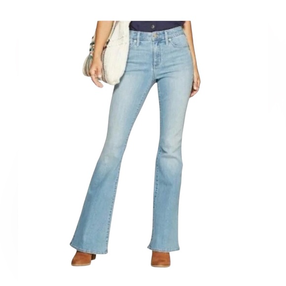 Universal Thread Denim - Universal Thread Women's High Waist Light Blue Flare Cotton Jeans Size: 6